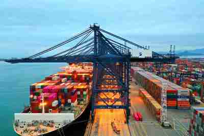 航拍深圳鹽田集裝箱港 密密麻麻，蔚為壯觀